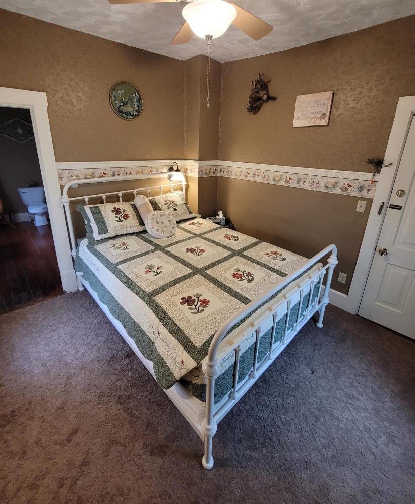 Queen Room interior